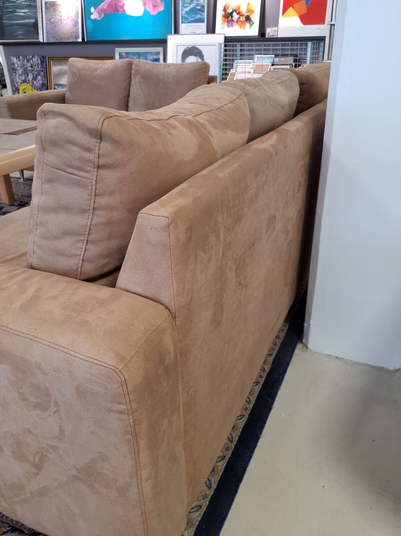 3 pers. Sofa med lækkert fløjsblød materiale
